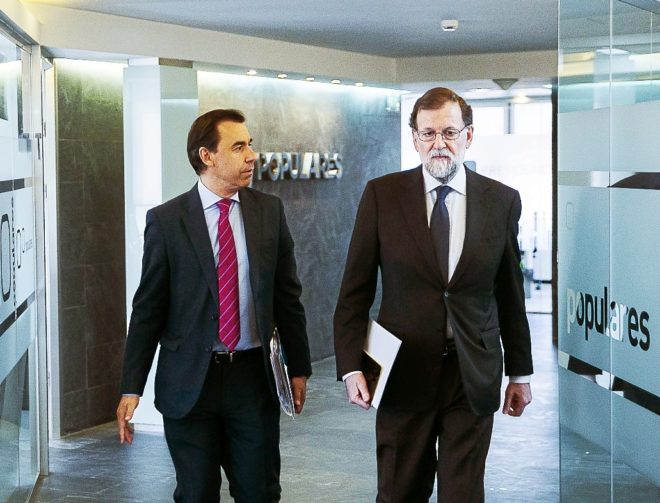 Mariano Rajoy y Fernando Martnez-Maillo, a su llegada a la reunin...