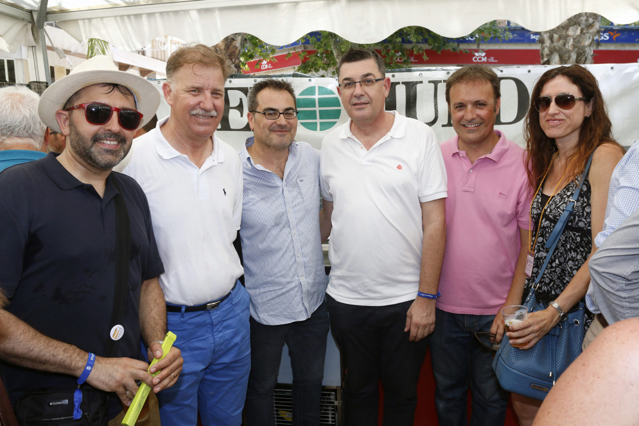 El presidente de Les Corts, Enric Morera, con Natxo Bellido y el...