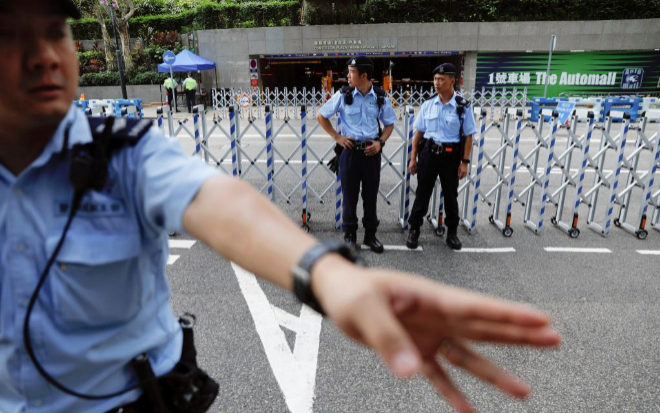 Barreras y controles policiales frente al hotel donde se quedar Xi Jinping durante su visita.