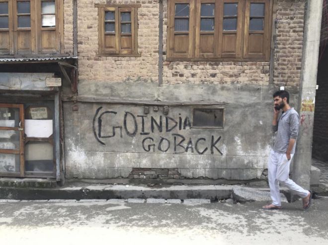 Pintada contra India en una calle de Srinagar, la capital del estado de Jammu y Cachemira.