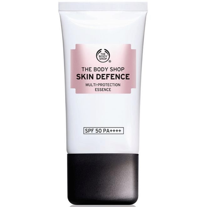 <em> Skin defence multi protection essence</em> (26 euros).