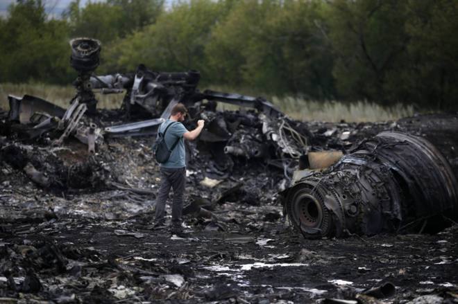 Restos del avión de Malaysian Airlines derribado por un misil el 18 de julio de 2014 en Donetsk.