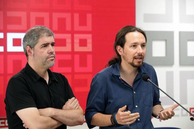 El lder de Podemos, Pablo Iglesias, con el secretario general de...