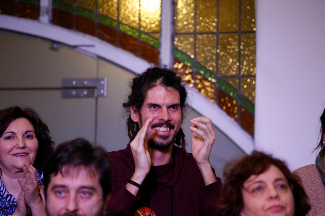 El de las rastas que milita en Podemos se escapa a su Canarias natal.