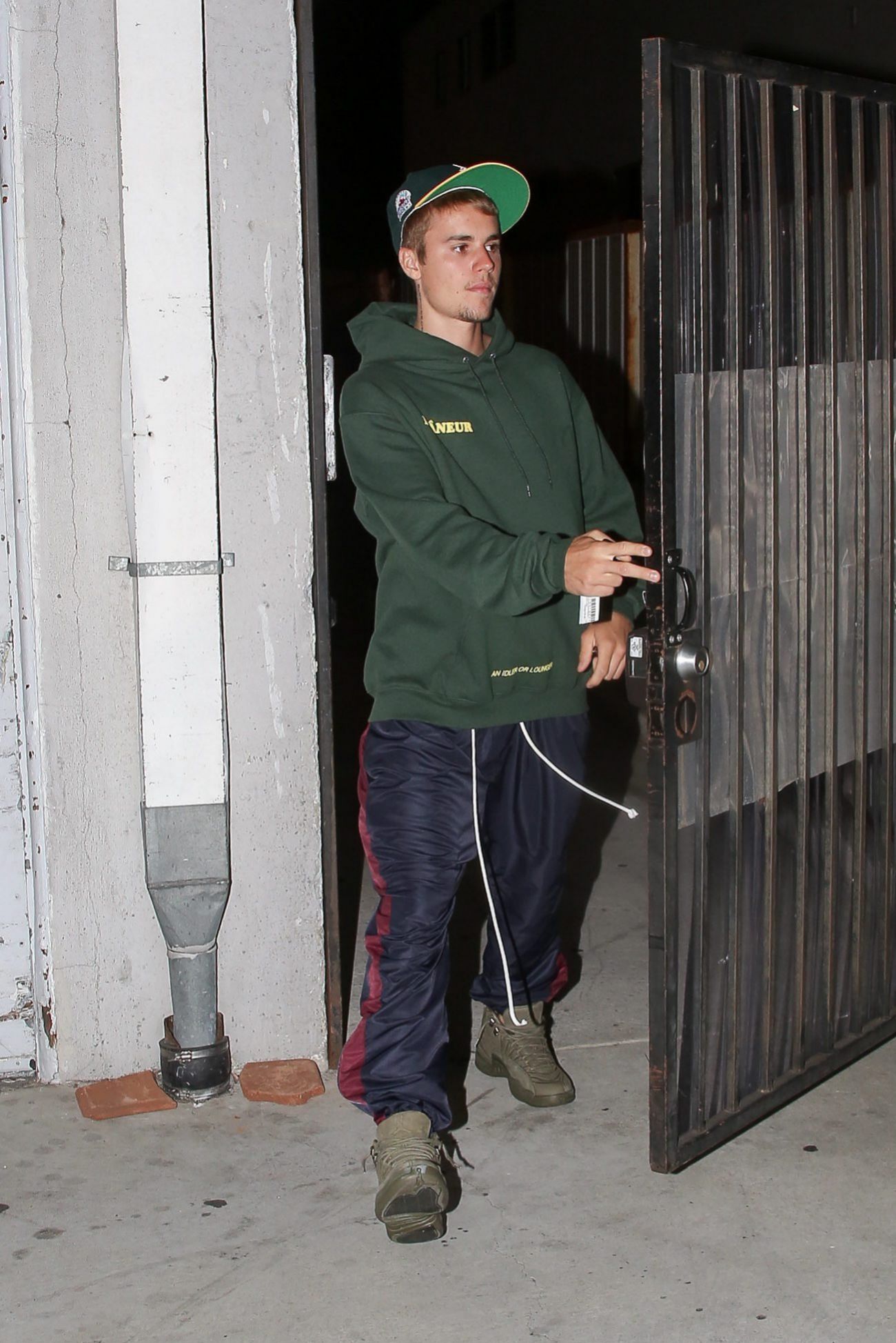 Justin Bieber, a la salida de la iglesia