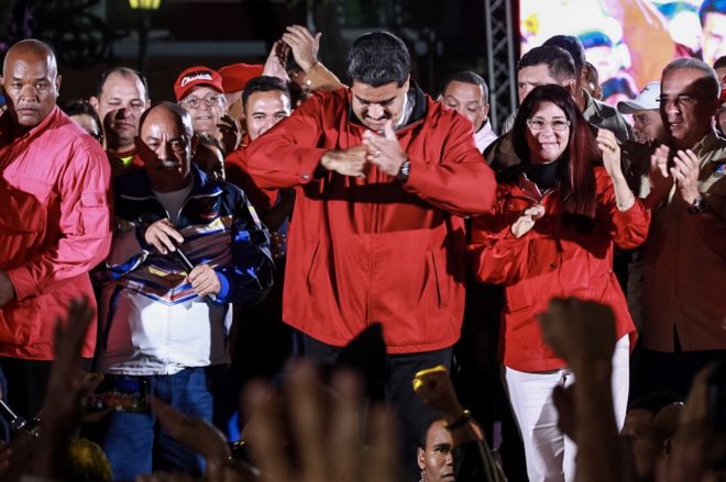 El presidente de Venezuela, Nicols Maduro, celebra los resultados...