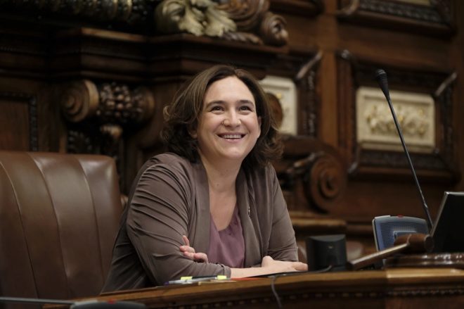 La alcaldesa de Barcelona, Ada Colau, en un Pleno, el pasado junio.