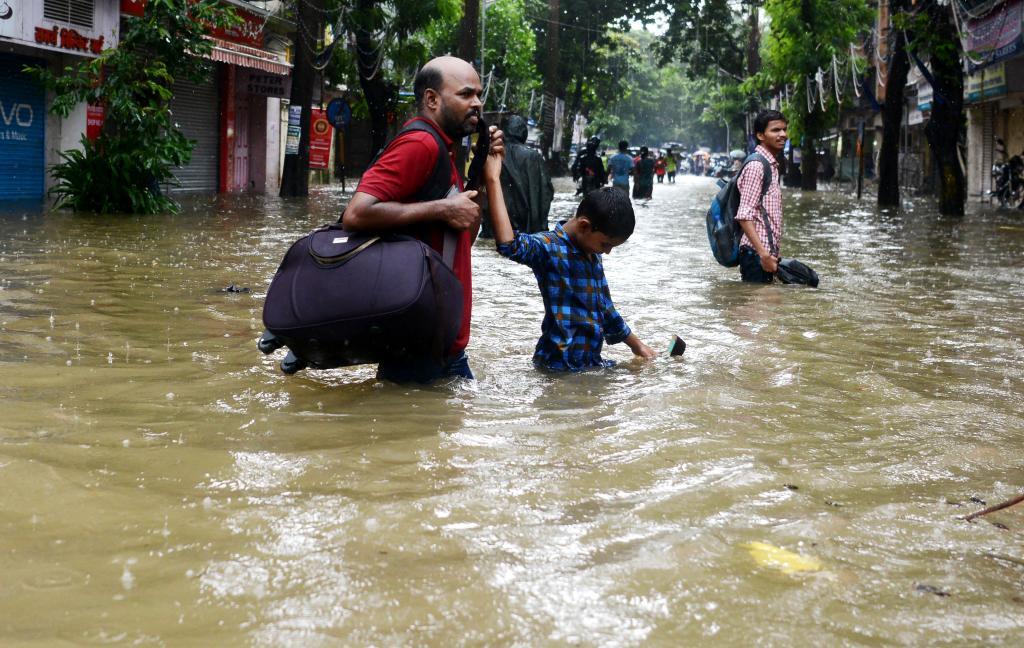 La ciudad de Bombay, anegada por las lluvias torrenciales.