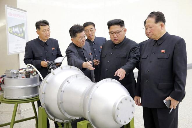 Kim Jong Un inspecciona lo que Pyongyang cataloga como su ltima .bomba de hidrgeno.