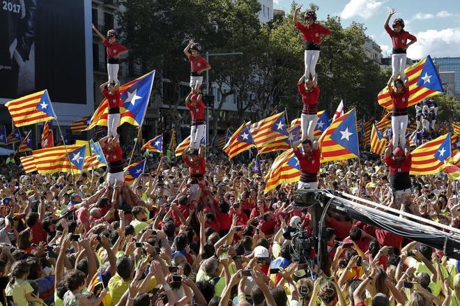 &apos;Castellers&apos; en la manifestacin de la Diada.
