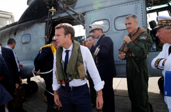 Emmanuel Macron durante su visita de ayer a las Antillas francesas.