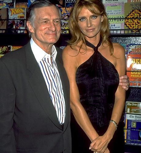 Hefner junto a su entonces esposa Kimberley Conrad, en una foto de...