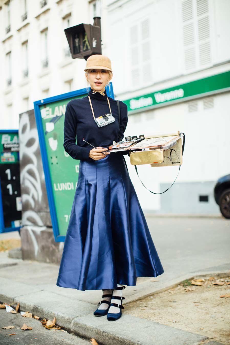 Falda laga acampanada con jersey - Street Style - Paris Fashion Week