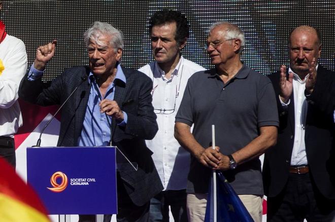 Mario Vargas Llosa, durante su intervencin al final de la...