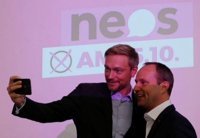 Christian Lindner junto al líder del partido austriaco NEOS, en Viena.