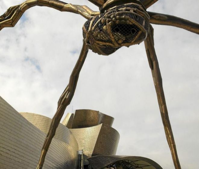 La escultura &apos;Mam&apos; en el exterior del Guggenheim.