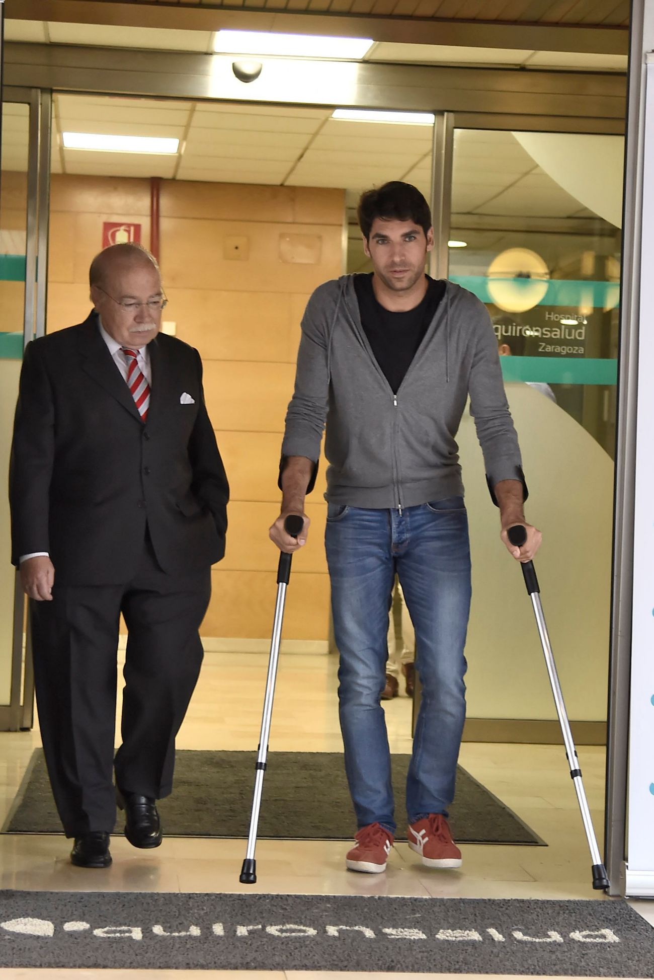 El diestro ha salido del hospital Quirn de Zaragoza este domingo a...