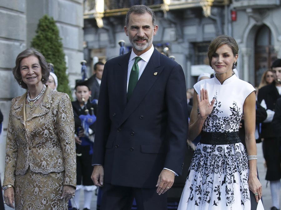 La reina doa Sofa, el rey don Felipe VI y la Reina Letizia a su...