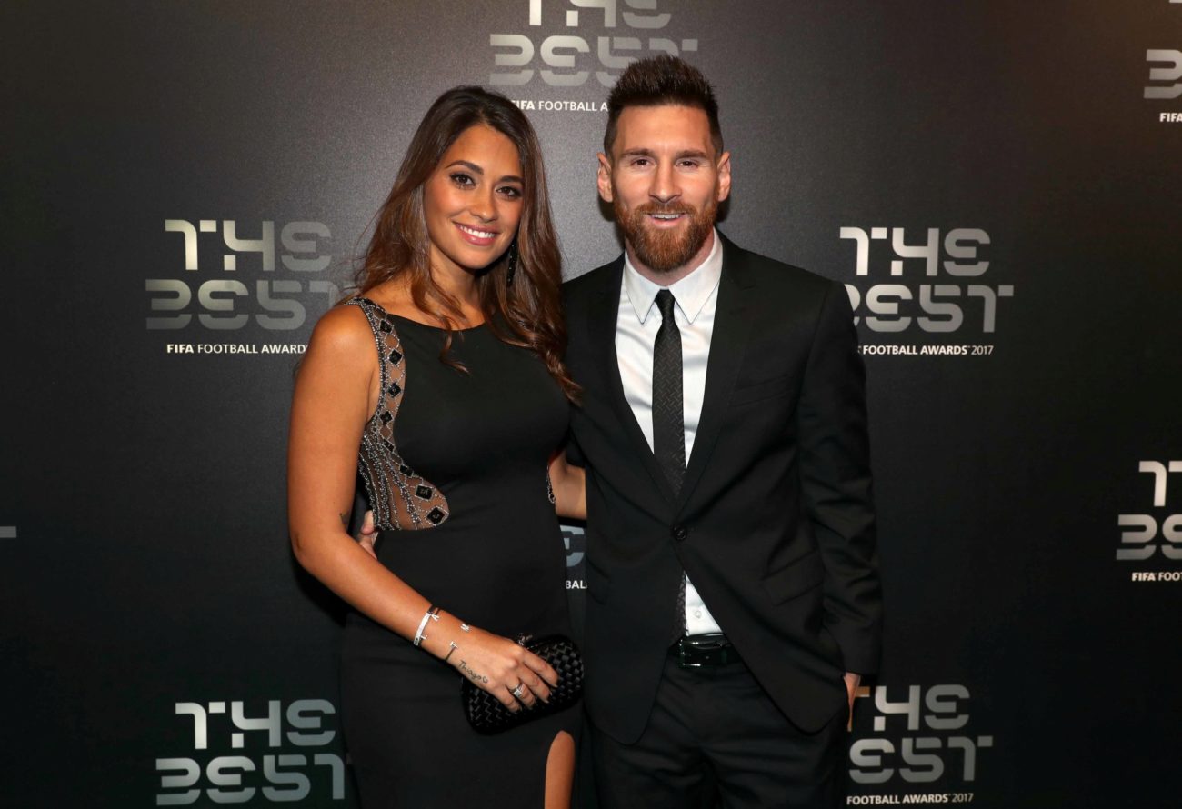 La mujer de Messi, que espera su tercer hijo, llev un vestido negro...