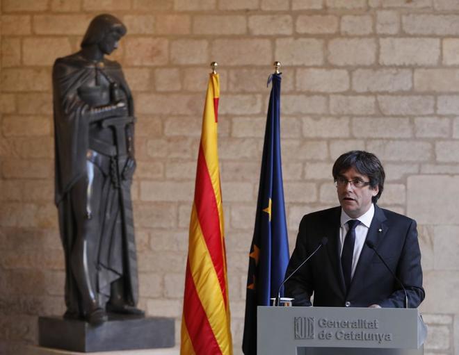 Carles Puigdemont, ayer, durante su declaracin institucional en el...