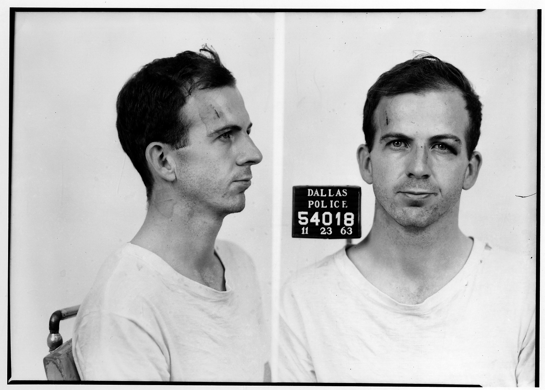 Ficha policial de Lee Harvey Oswald, tomada en Dallas el 23 de noviembre del 63.
