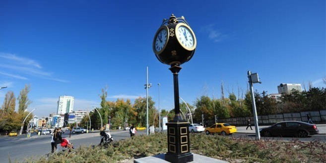 Torreta con el reloj en Ankara.