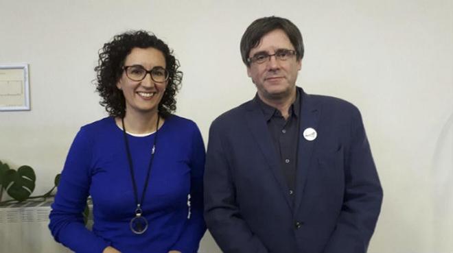 El ex &apos;president&apos; Carles Puigdemont junto a Marta Rovira (ERC)