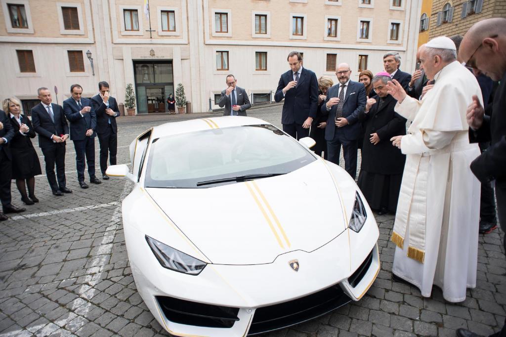 Resultado de imagen para Lamborghini al papa