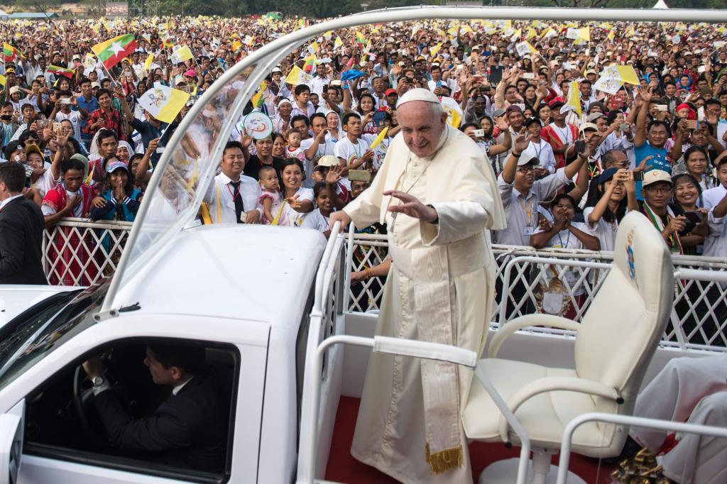 El Papa celebr este mircoles una misa al aire libre en Birmania,...