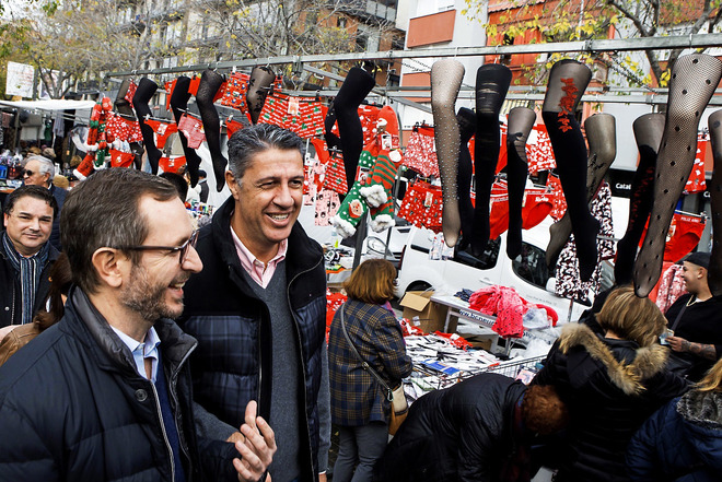 Xavier Garca Albiol y Javier Maroto visitan el mercado de Los...