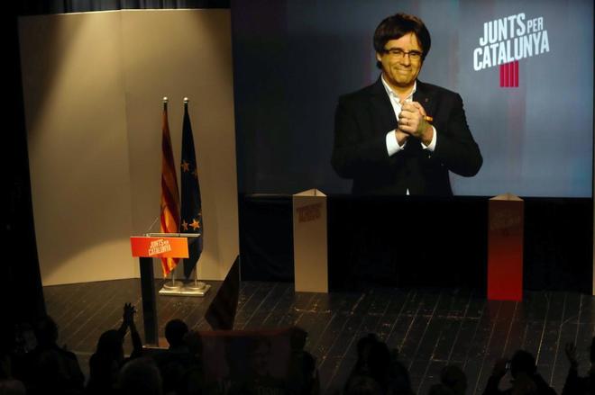 Carles Puigdemont interviene por vdeoconferencia en un acto...