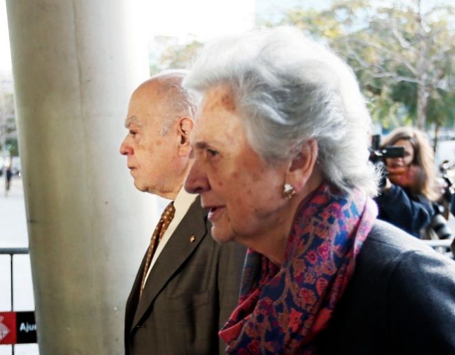 Jordi Pujol y su esposa, Marta Ferrusola, llegando a los juzgados.