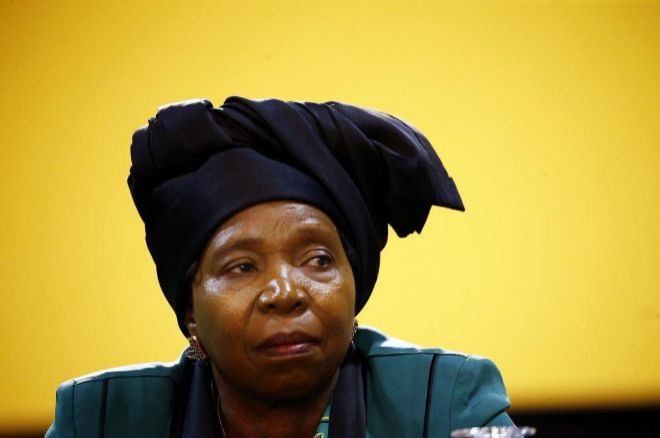 Nkosazana Dlamini-Zuma, candidata a suceder a su ex marido.