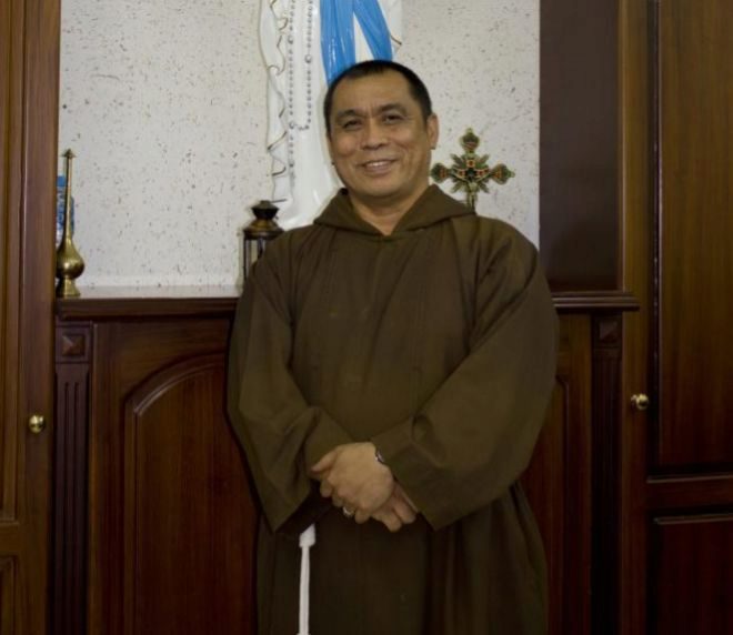El padre capuchino Ral Ramos, prroco de la iglesia de San Pedro y San Pablo de Mascate.
