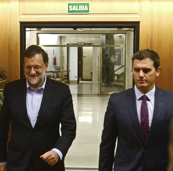 El presidente del Gobierno, Mariano Rajoy, y el presidente de Cs,...