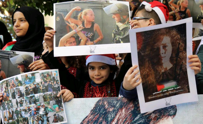 Varios palestinos reclaman la liberacin de Ahed Tamimi en Beirut.