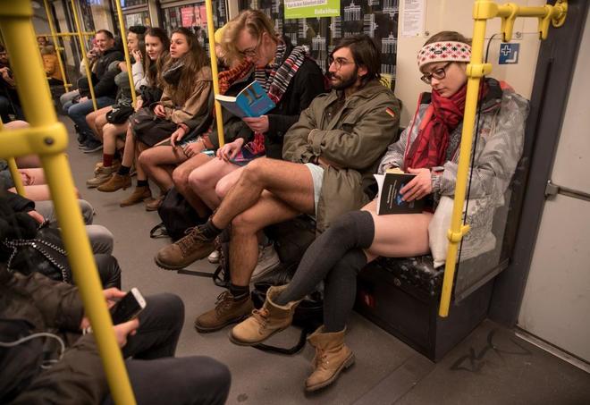 Top 63+ imagen dia de andar en ropa interior en el metro