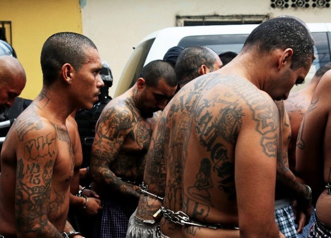 Miembros de la Mara Salvatrucha, arrestados en El Salvador.