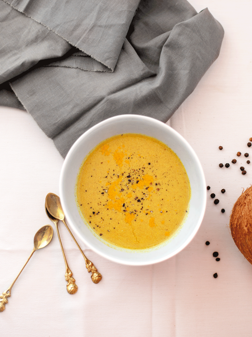 Esta sopa dorada reconforta el cuerpo y es el mejor 