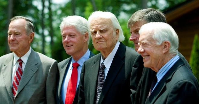 Graham (en el centro) con George H.W. Bush, Bill Clinton y Jimmy Carter en 2007. | REUTERS