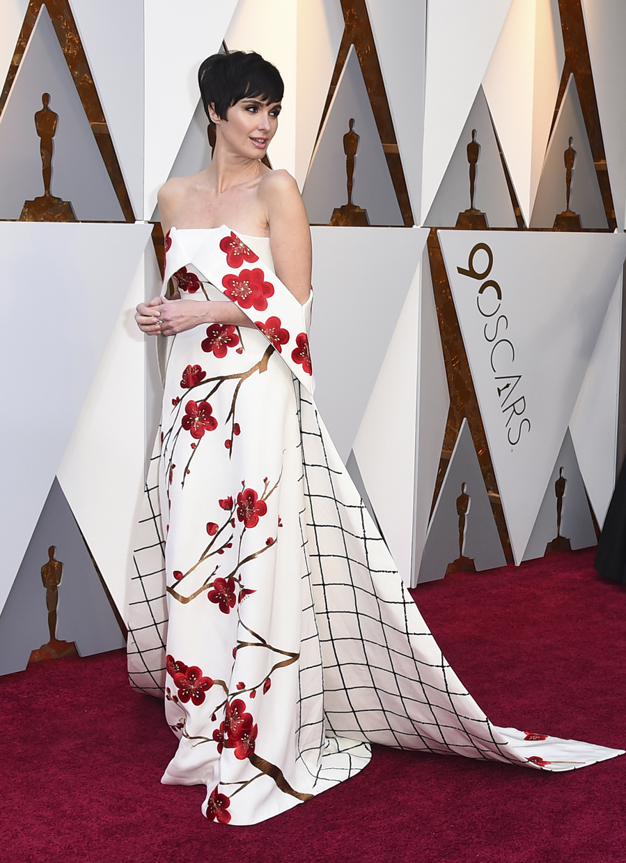 La espaola ha pisado la alfombra roja de los Oscar con un vestido de...