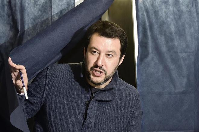 Matteo Salvini, líder de la Liga Norte, tras votar en Milán.