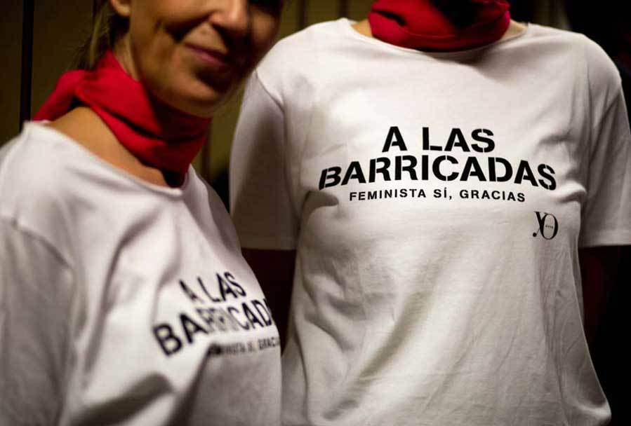 A las barricadas. Feminista s, gracias, es lema de las camisetas...