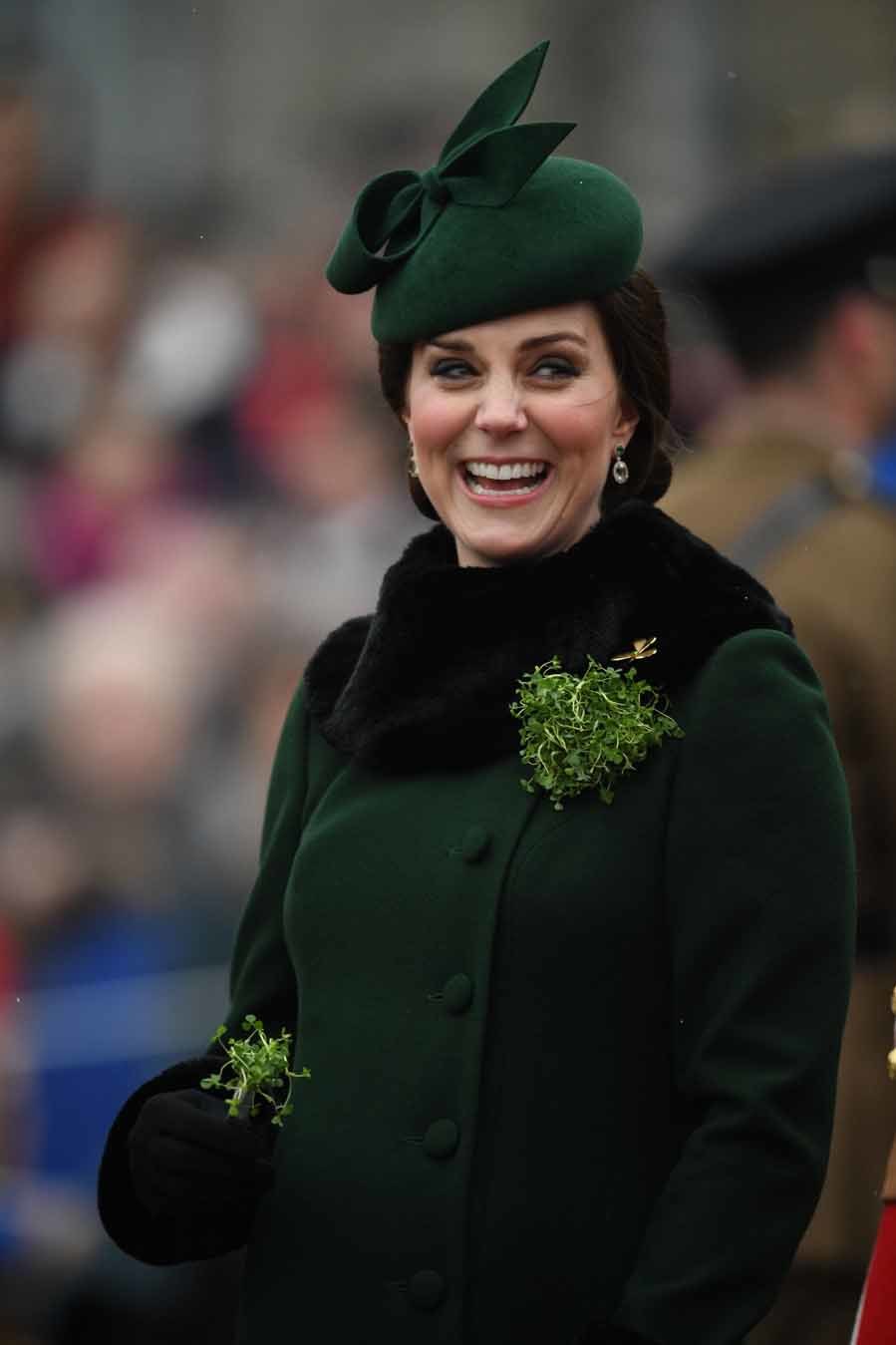 Kate ha elegido un outfit en verde para rendir homenaje al patrn...