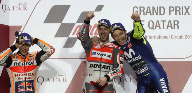 Marc Mrquez, Andrea Dovizioso y Valentino Rossi celebran en el podio...
