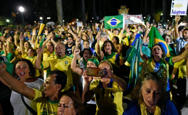 Cientos de personas reclaman en Belo Horizonte que Lula cumpla la pena de prisin.
