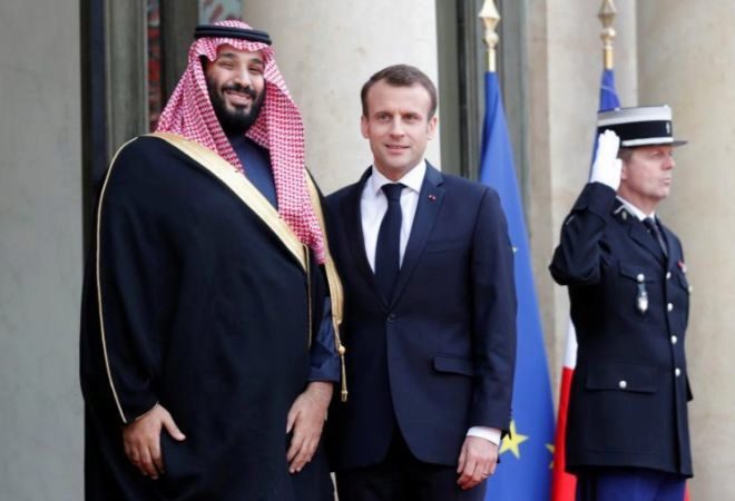 Mohammed bin Salman con Emmanuel Macron este martes en el Elseo.