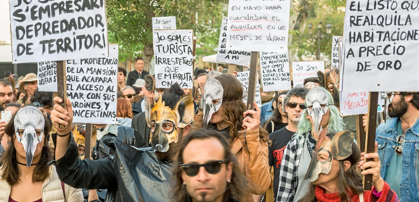 500 personas denuncian en Ibiza que "malviven" del turismo | Baleares