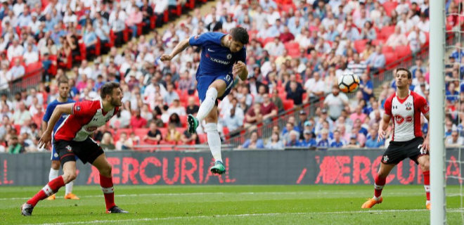 lvaro Morata en la accin del segundo gol del Chelsea.