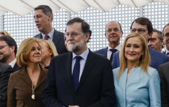 Mara Dolores de Cospedal, Mariano Rajoy y Cristina Cifuentes durante...